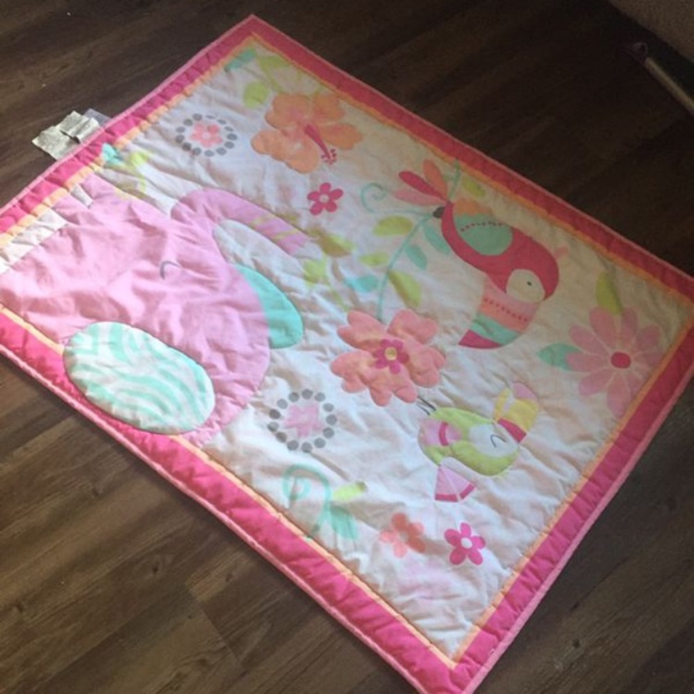 Kids blanket and fitted crib sheet